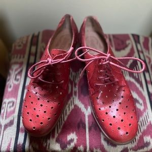 BORN Lace up Oxford Shoes ~ 8/39 ~ Red